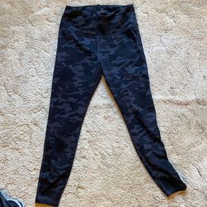 Danskin black camo legging